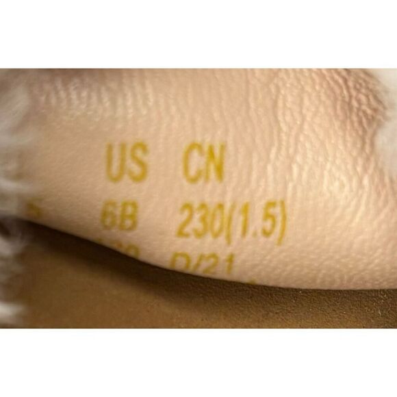 Stuart Weitzman Cammy Slide Shearling Sandals in Natural NWOB Size 6B - Picture 6 of 6